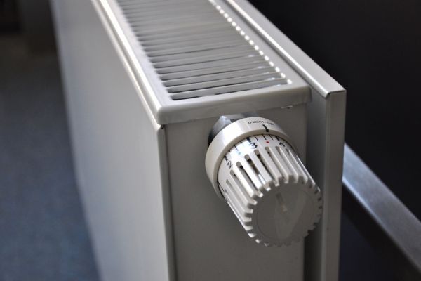 V případě nouze bude možné v budovách vytápět na nižší teploty, navrhuje MPO. Cílem jsou úspory plynu
