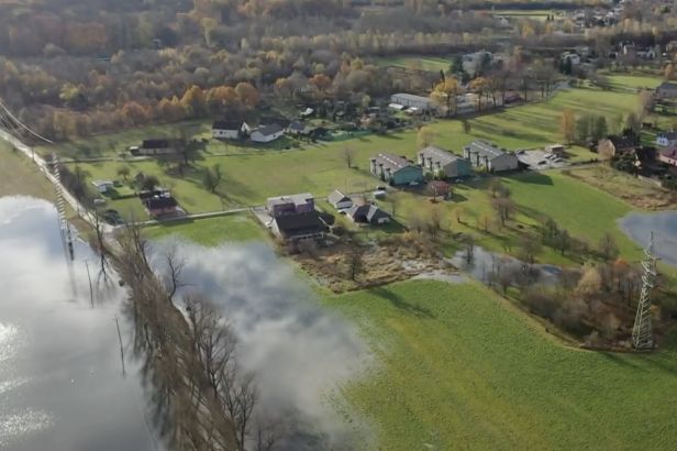 Lidem v části Ostravy vyplavila voda sklepy i zahrady. Podali trestní oznámení