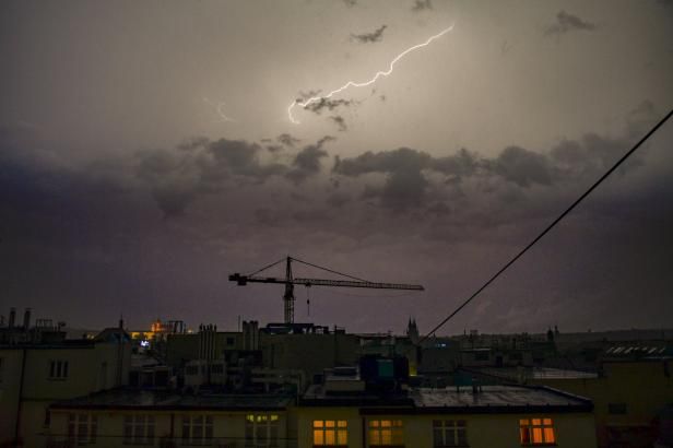 obrázek: Meteorologové vydali varování před silnými bouřemi v části Česka