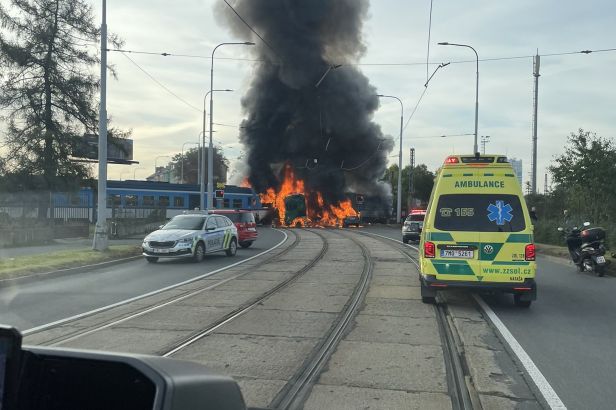 obrázek: Tramvajová trať v Olomouci, kterou v říjnu poškodil požár, je opět v provozu