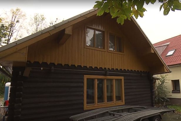 obrázek: Uprchlíci z Ukrajiny žili v Ostravici bez vody, na záchod chodili ven. Majitel přitom pobíral miliony