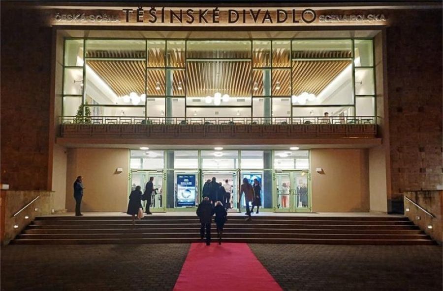 Těšínské divadlo po rekonstrukci uvádí 13 premiér. Společně chystá česko-polské Jméno růže