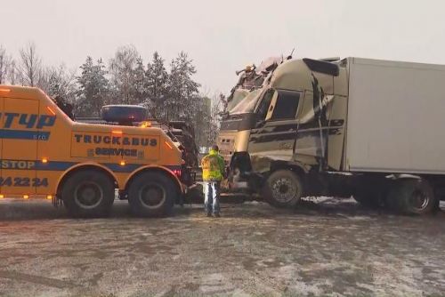 obrázek:Sníh a led komplikovaly od rána dopravu. D1 na Vysočině jedenáct hodin stála