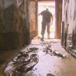 Východ země zasáhly silné bouřky. Hasiči čerpali vodu ze sklepů a vyklízeli silnice
