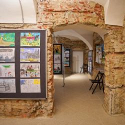 Brno-střed otevřelo novou galerii na Dominikánské. První výstava představuje 308 prací