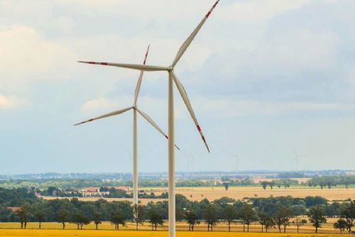 obrázek:Bruntálsko na rozcestí: Čaková stopla větrné turbíny, Holčovice zachránily hospodu