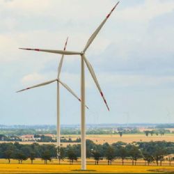 Bruntálsko na rozcestí: Čaková stopla větrné turbíny, Holčovice zachránily hospodu