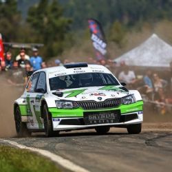 Burácení motorů, osm rychlostních zkoušek a cíl U Zvonu. Rallye Plzeň má jubileum