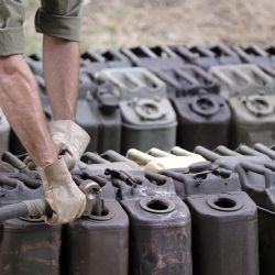Dovolené, daně a napětí ve světě tlačí paliva nahoru. Nafta může od července zdražit skokově