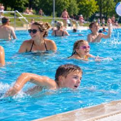 Horké léto přivedlo na koupaliště Vysočiny více lidí. Rekordy ale nepadnou