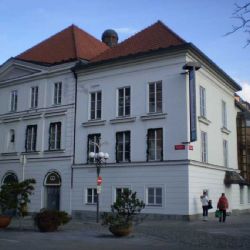 Majáky a loutky v neoprenu: Jihočeské divadlo láká na netradiční premiéry