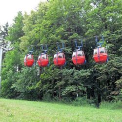 Nejstarší pulzní kabinková lanovka nad Mariánskými Lázněmi láká turisty i rodiny