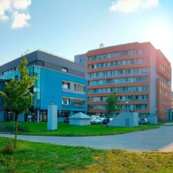 Nemocnice Jihlava otevřela nové parkoviště u transfuzního oddělení, vjezd je možný pouze zevnitř areálu