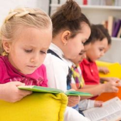 PED Academy učí první čtení vlastní sadou knížek o skřítcích