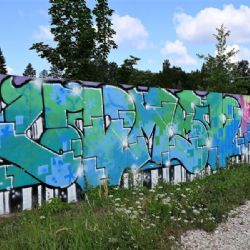 Písek otevřel 200 metrů dlouhou legální graffiti zeď. Má dát prostor tvorbě i omezit nelegální nápisy