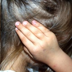 Plzeňák obžalován ze znásilnění nevlastní dcery a dětské pornografie, vinu odmítá