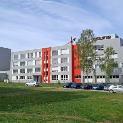 Plzeňské stavební učiliště prošlo rekonstrukcí za 90 milionů. Zájem o řemesla konečně roste