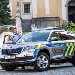 Policie může na dálku zastavit auta díky nové technologii z ČVUT a VUT