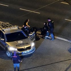 Policisté v Plzni zasáhli tvrdě proti špatnému muži. Případ míří k vnitřní kontrole