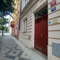 Praha 2 mapuje přístupnost téměř tří tisíc obecních bytů pro lidi s hendikepem