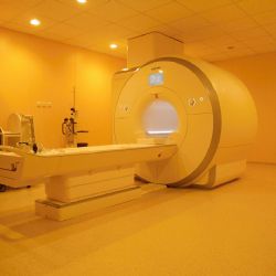 Revoluční MR simulátor: Přesnější diagnostika a radioterapie za 54,6 mil.