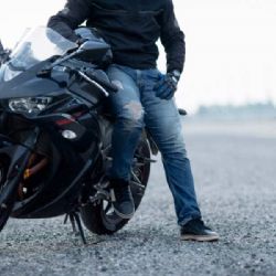 S oteplením se vracejí motorkáři, policie upozorňuje na rizika začátku sezony
