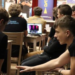 Studenti z Klatov uspěli ve světové konkurenci. Na hackathonu skončili třetí na světě