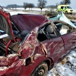 U Domažlic se ráno srazila dvě auta, čtyři zranění