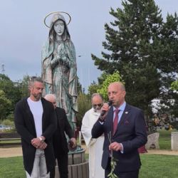 V plzeňské nemocnici stojí nová Madona nemocných. Má přinášet klid, naději a sílu