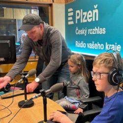 V sobotu můžete do zákulisí Českého rozhlasu Plzeň. Uvidíte živé vysílání i planetárium