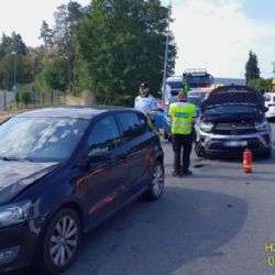 V Třemošné se ráno srazila čtyři auta, tři lidé zraněni. Doprava stála v koloně