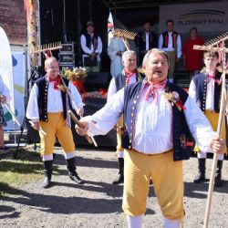 Velký přehled tipů na víkend. Velikonoce, tradice, koncerty i dračí lodě