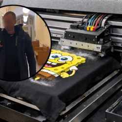 Plzeňák za nelegální potisky se známými logy dostal u soudu podmínku