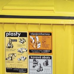 Žluté kontejnery v Jindřichově Hradci nově sbírají plasty, kovové obaly i nápojové kartony