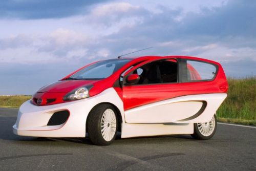První tři vozy vyrobené v kolínské automobilce Toyota Peugeot Citroën Automobile míří do Národně technického muzea