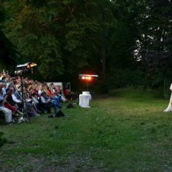 Divadlo na zámku se vrací do Křimic. Letní scéna nabízí detektivku, pohádku i komedie