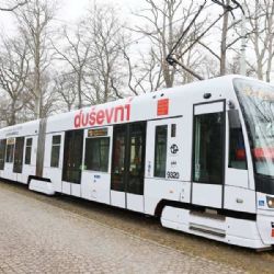 Duševní tramvaj v Praze připomíná dostupnou pomoc v psychické tísn