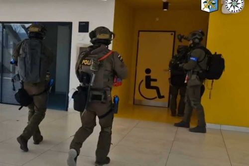 Foto: Policie v Ostravě nacvičovala reakci na útok na univerzitě