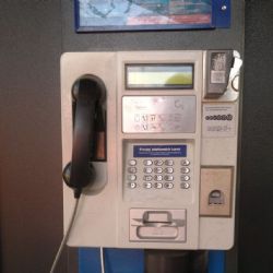 Telefonní budky v Česku skončily po více než sto letech. Poslední zmizela před pěti lety