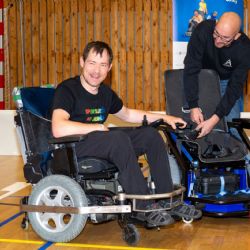V Plzni vyvinuli unikátní sportovní vozíky. Hendikepovaným hráčům mohou změnit hru