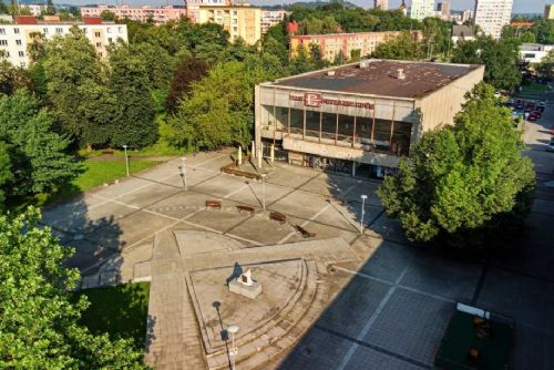 Foto: Ve Frýdku-Místku místo kina Bezruč vyroste parkovací dům pro 332 aut