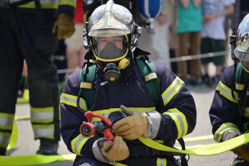 Foto: Kraj demoluje objekty u Nošovic, nabídl je hasičům k taktickému cvičení USAR týmu