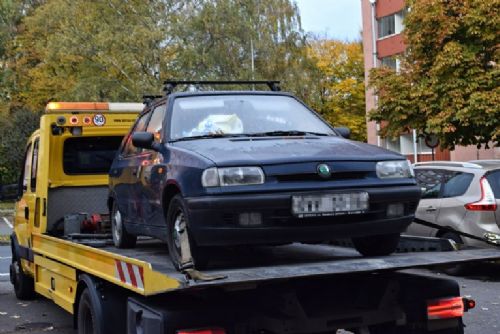 Foto: Poruba odstraní další nepojízdná vozidla z ulic