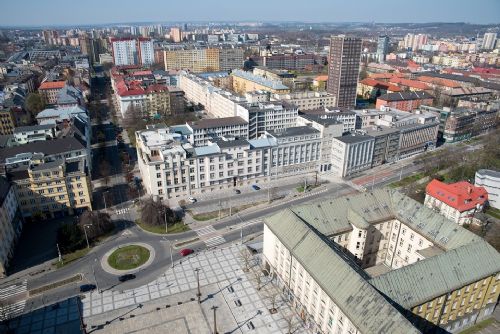 Foto: Krajský úřad vyřadil stará benzínová auta a nahradil je CNG vozidly