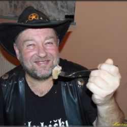V ERPUŽICÍCH SI POCHUTNALI NA VEPŘOVÝCH HODECH