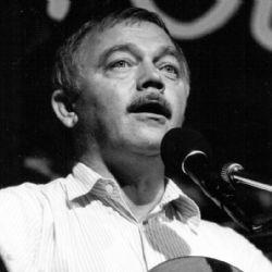 Nový Jičín přejmenuje zastávku Pošta na Karla Kryla