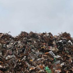 Německé úřady řeší sklolaminátový problém v Těchanově, elektrický odpad zůstává