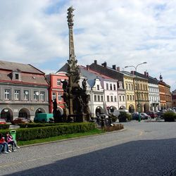 Jaroměř ruší placené stání na náměstí, vrací platby za parkovací karty