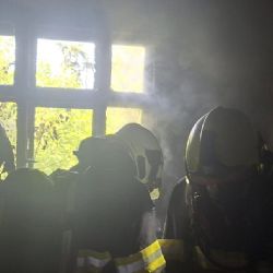 Bývalý CD Hotel v Plzni znovu hořel. Karlovarská ulice stála, hasiči vyvedli jednoho člověka