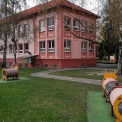 České Budějovice během prázdnin modernizují školky Zeyerova a Nerudova. Opravy míří na úspory energií